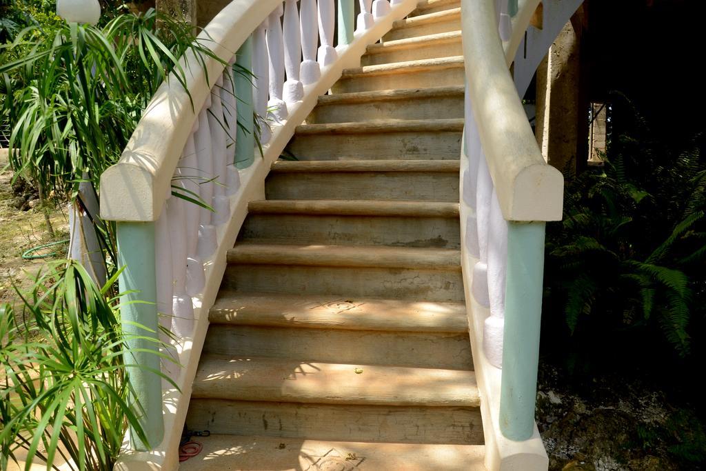 Jah Freedom Hotel Negril Luaran gambar